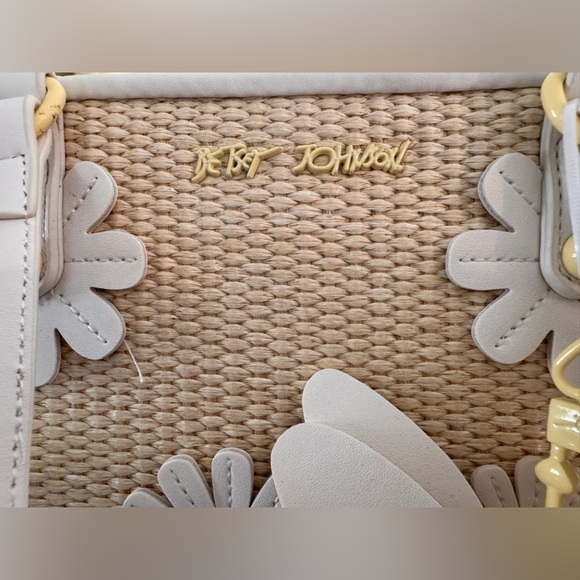 NWT Betsey Johnson Rafia Daisy Purse - Picture 8 of 9